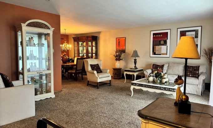 Matteson House | Cozy 4-bedroom house in wonderful Matteson with AC, WiFi