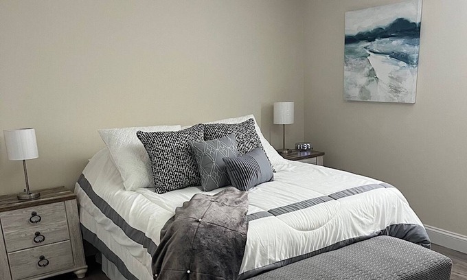 Centereach House | Cozy 4-bedroom house with AC and WiFi in Centereach, New York.
