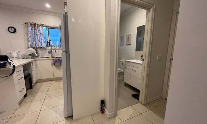 Clayton South House | Cozy 4B3B family home w parking WIFI @Clayton