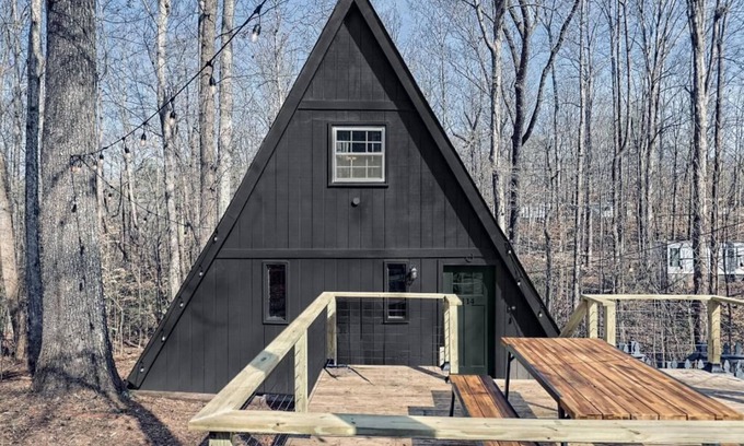 Fair Play Cabin | Cozy A-frame Tiny Home with Game room 3 Minutes to Lake Hartwell!