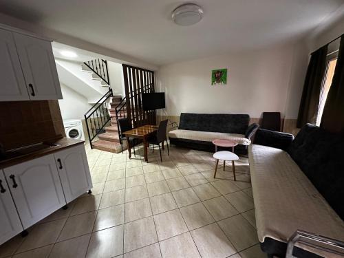 Golem Apartment | Cozy & Accessible Home, Just Like Yours!