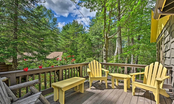 Schroon Lake Cabin | Cozy ADK Cabin with Porch: Walk to Schroon Lake!