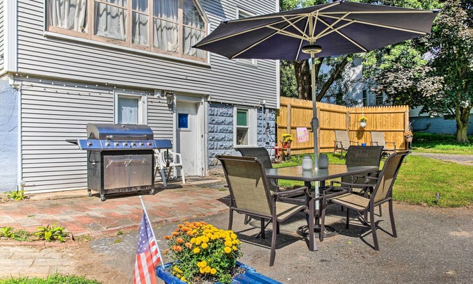 Agawam Apartment | Cozy Agawam Studio w/Yard: 2 Miles to Six Flags!