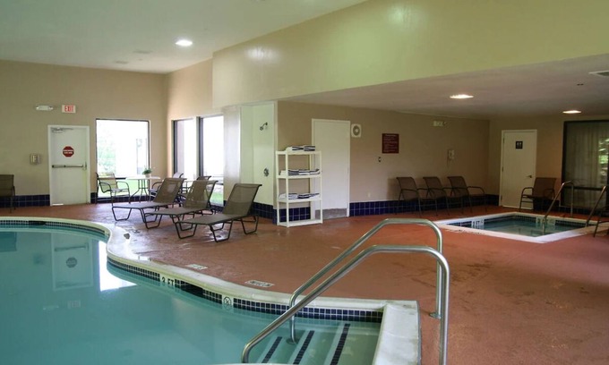 Selinsgrove Hotel | Cozy Ambient Stay near Susquehanna University! Parking | 3 Units