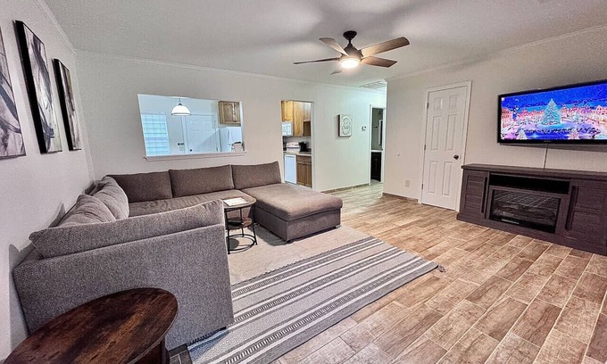 Burton Apartment | Cozy And Centrally Pet Friendly