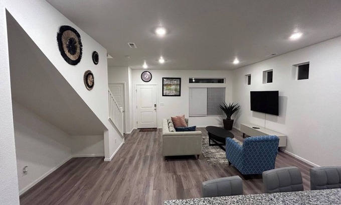 Commerce City House | Cozy and cheerful family-sized home 12mins from DIA