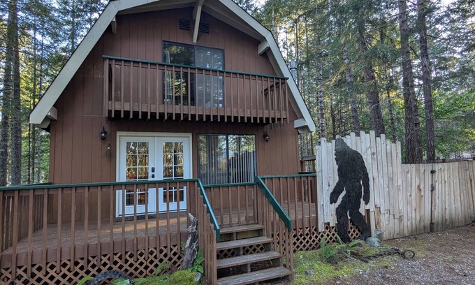Hoodsport House | Cozy and comfortable home away from home!