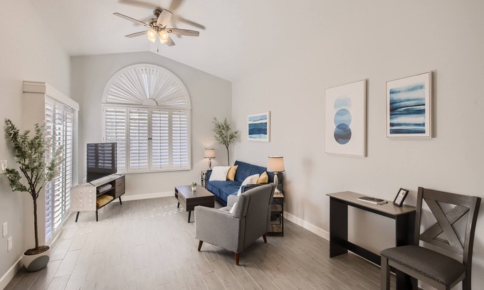Tempe Condo | Cozy and Contemporary Tempe Condo - N Tempe location convenient to everything