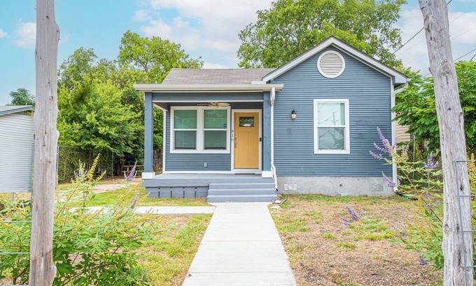 Eastside Promise Neighborhood House | Cozy and Gorgeous 2BR/1BA Near Amazing Downtown