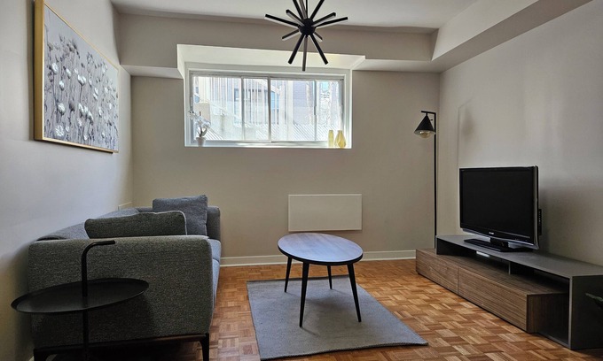 Cote-Saint-Luc Apartment | Cozy and Modern Bachelor Apartment