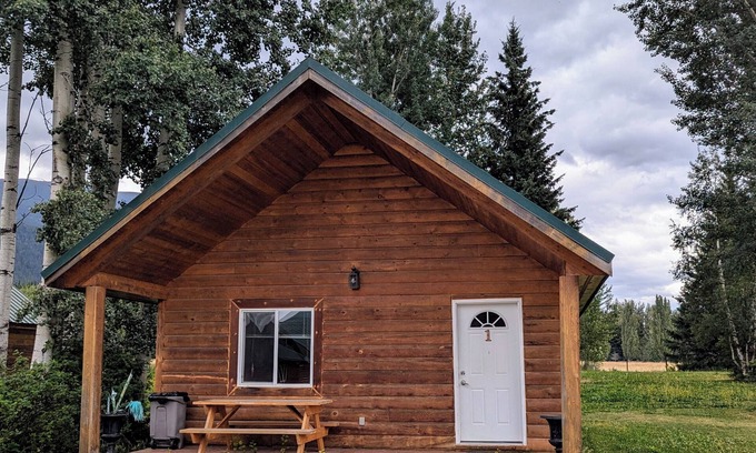 Regional District of Fraser-Fort George Ski Chalet | Cozy and Relaxing Getaway Cabin #1