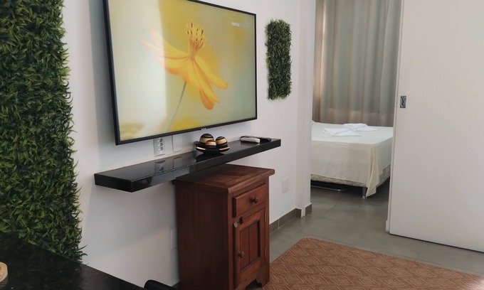 Leblon Apartment | Cozy apartment in Leblon. Near restaurants.