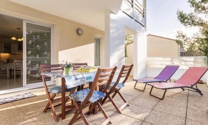 Saint-Brevin-l'Ocean Apartment | Cozy Apartment with Terrace, Parking, 300m from Beach in Saint-Brevin-les-Pins