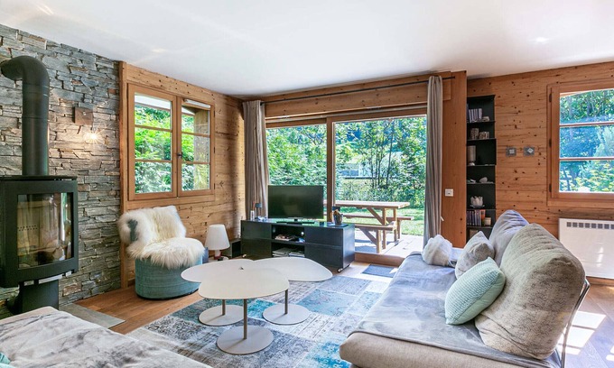 La Clusaz Apartment | Cozy Apartment, 2 Bedrooms, Near Ski Slopes, Terrace, Garage, WIFI