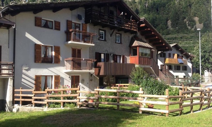Pianazzo Apartment | Cozy apartment, both in winter and summer