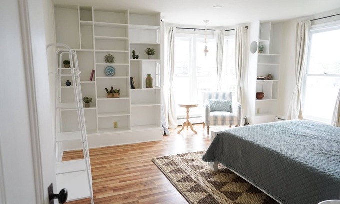 Stonington Apartment | Cozy Apartment. Family Size!