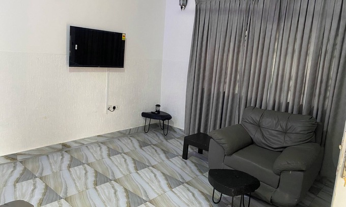 Kokomlemle Apartment | Cozy apartment in amazing Accra with AC, WiFi
