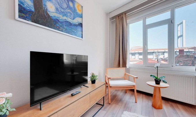 Ortakoy Apartment | Cozy Apartment in Besiktas with Bosphorus View