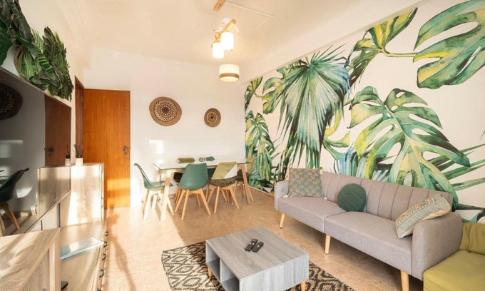 Cacilhas Apartment | Cozy Apartment in central Almada w Swing Chairs