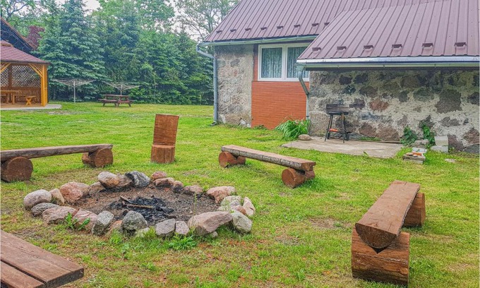 Drawno Apartment | Cozy Apartment In Dominikowo With Wifi