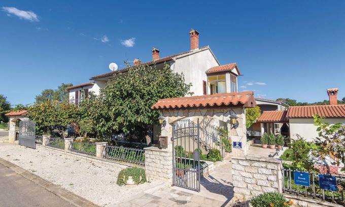 Vrvari Apartment | Cozy apartment in Porec with kitchen