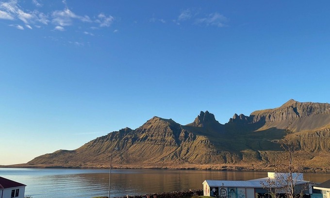 Stovarfjorur Apartment | - Cozy Apartment with an Outstanding view - Heart of East Coast Iceland -