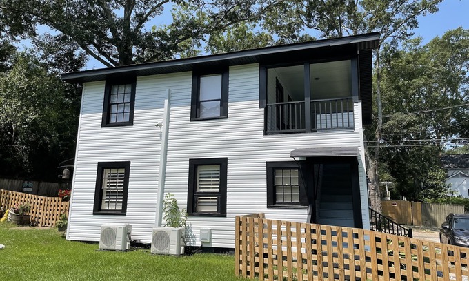 Laurel House | Cozy Apartment Located in Downtown Laurel