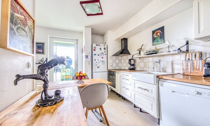 Begles Apartment | Cozy Apartment with Covered Terrace and Free Parking in Bègles