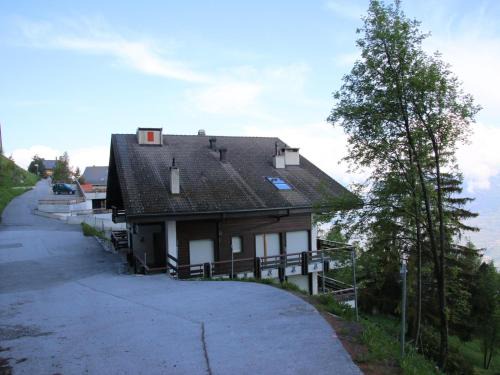 Salins Apartment | Cozy Apartment With Mountain Views