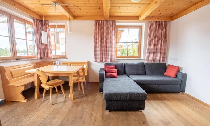 Hochkrimml Apartment | Cozy apartment with mountain view and close to the lift in the Zillertal Arena