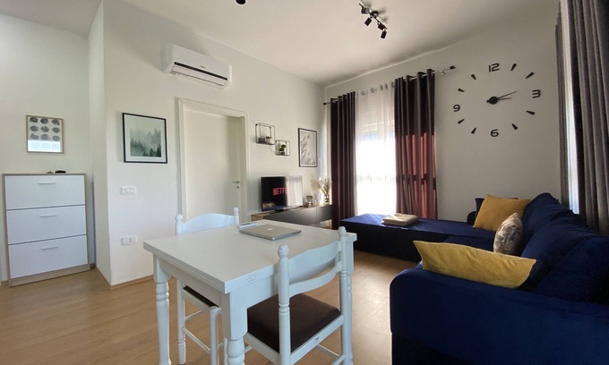 Tirana Apartment | Cozy Apt in Colorful Complex Wifi/Ac/Netflix