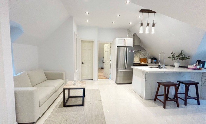 Grimsby Apartment | Cozy Attic Apartment in Grimsby