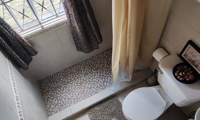 Barbican Apartment | Cozy Barbican Flat. 3 mins to Bob Marley Museum