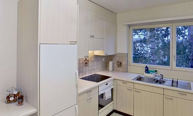 Meilen District Apartment | Cozy & Basic 4-Bedroom Stay Near Zurich