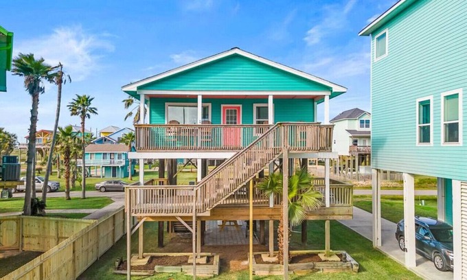 Galveston Cottage | Cozy Beach Cottage w/Fire Pit, Close to the Beach