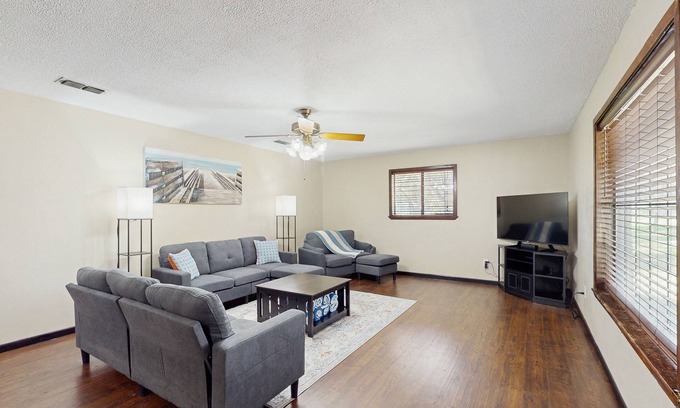 Fulton House | Cozy beach home with main house and studio, WIFI, full kitchen and large patio