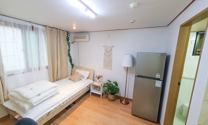 Seowon-dong House | Cozy & beautiful house 4-minutes walk from Sadang station