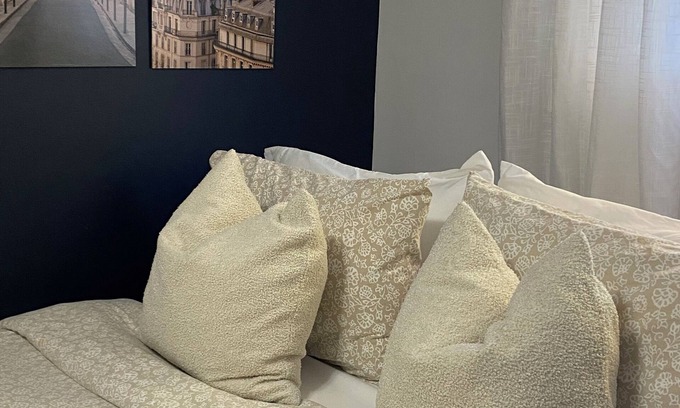Sheridan House | Cozy bedroom in family home
