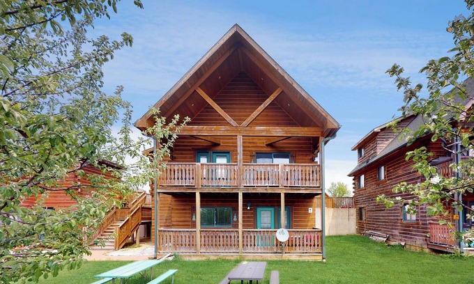Warrens Cabin | Cozy Blue 2 bedroom cabin in enchanting Warrens, Unit B