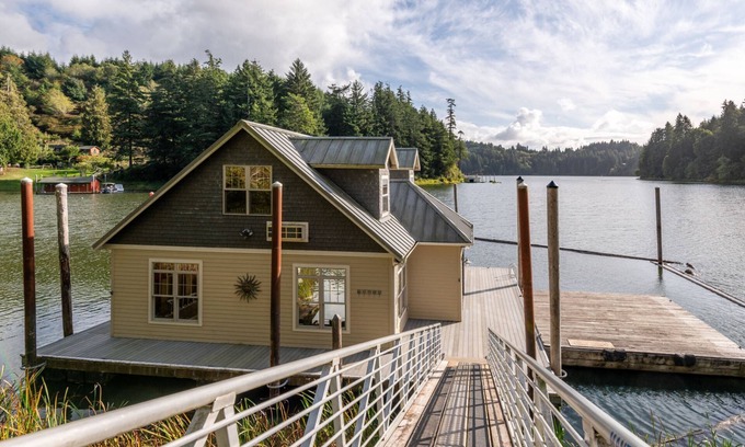 Lakeside Cabin | Cozy Boathouse On The Lake W/Spacious Dock. Boat access only