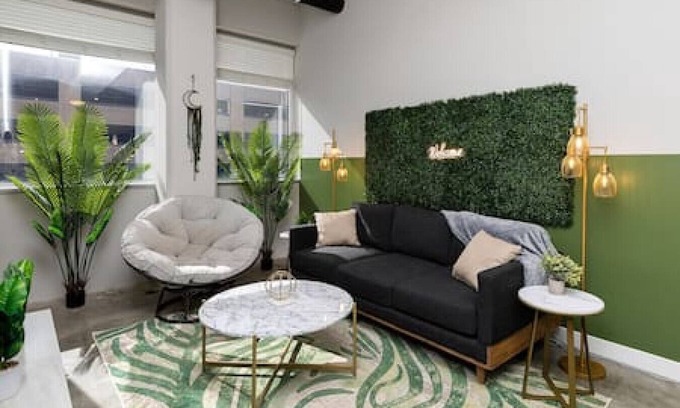 Downtown Des Moines Apartment | Cozy Boho-Chic Downtown 2BD/2BR - Downtown DSM