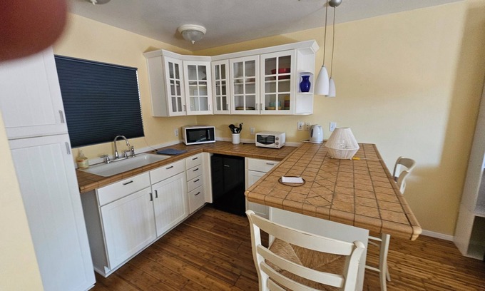 Blenman-Elm Apartment | Cozy BOHO Studio - Walk to UA and Banner - Great for Pet Lover - Private Park!