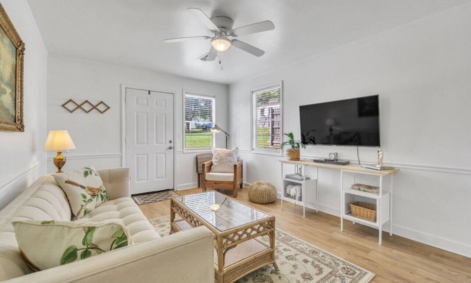 Travelers Rest House | Cozy, Bright Suite w/King Bed