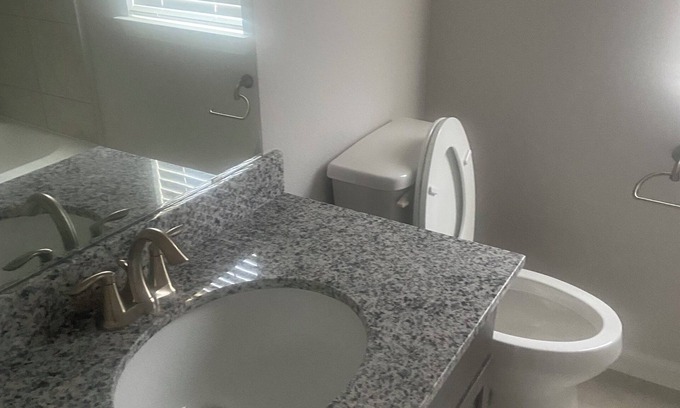 Iowa Colony House | Cozy building in charming Arcola with AC, WiFi