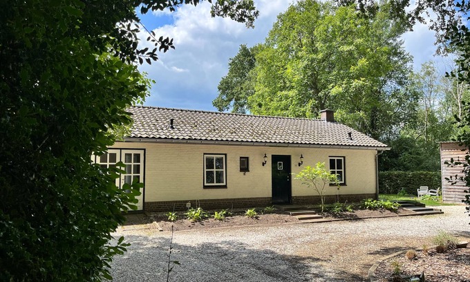 Knegsel House | Cozy bungalow with lots of privacy in a wooded area. Close to Eindhoven.