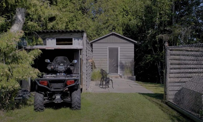 Tyrone House | Cozy Bunkie by a Tranquil Freshwater Pond in Clarington, Ontario