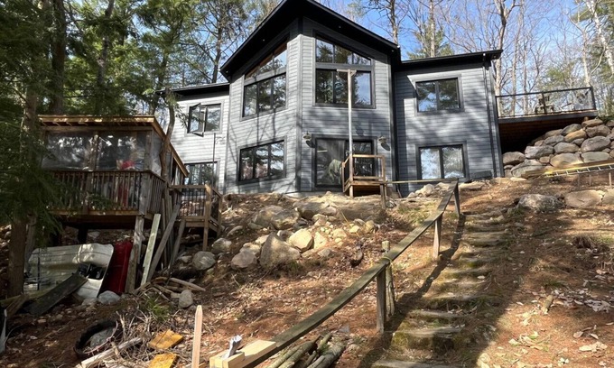 Port Carling Cottage | Cozy By The Riverside