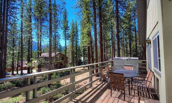 Country Club Estates House | Cozy Cabin 4 Bedroom Home by RedAwning