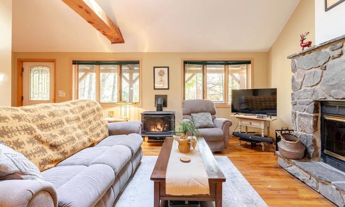 Lackawaxen Cabin | Cozy Cabin at Big Bear Mountain: Pools, Lake, Ski, Horseback & More at Masthope!