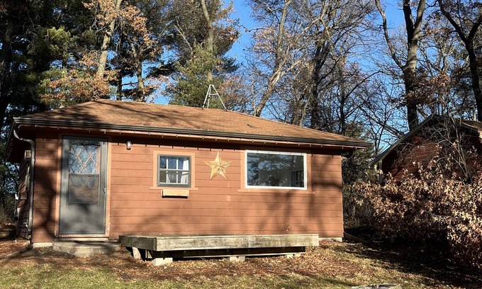 Dresser Cabin | Cozy cabin for getaway! On a beautiful lake, 1 mile from Trollhaugen